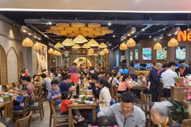 Người tiêu dùng Việt ngày càng thắt chặt chi tiêu, thách thức của ngành F&B
