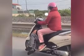 Chồng nhậu say "quên lối về", người vợ có màn hộ tống độc lạ