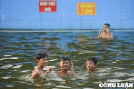 Gần 700 cháu đăng ký đóng tiền thu phí cho 4 tháng “giải nhiệt” tại ao bơi ở làng