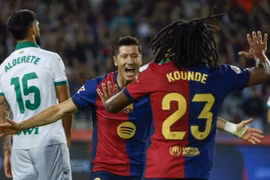 Lewandowski toả sáng, Barca thắng trận thứ 7 tại La Liga 2024/25