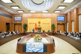 Thông qua Nghị quyết về mức thuế bảo vệ môi trường đối với xăng, dầu, mỡ nhờn