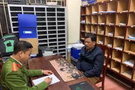 Tài xế vượt quá tốc độ bỏ chạy, tông vào xe Cảnh sát giao thông