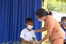 TP. HCM nghiên cứu cơ chế hỗ trợ người nghèo điện thoại thông minh