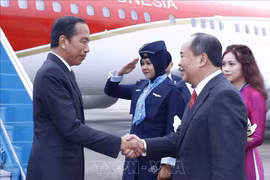 Tổng thống Indonesia đến Hà Nội, bắt đầu thăm cấp Nhà nước tới Việt Nam