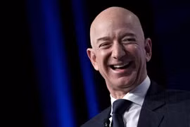 Jeff Bezos kiếm hơn 7,9 triệu USD/giờ trong năm 2023