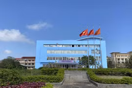 Quảng Bình họp khẩn, tìm cách giải quyết việc Trường Đại học Quảng Bình nợ lương 136 cán bộ, giảng viên