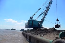 Mở rộng thí điểm dùng cát biển làm vật liệu san lấp để bù đắp phần thiếu hụt từ cát sông