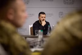 Ông Zelenskyy đến thăm Kharkiv, Tướng NATO trấn an Nga không đủ quân để tiến sâu