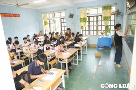 Học sinh thức "xuyên đêm" để ôn thi, chỉ ngủ 3 tiếng buổi tối
