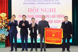 Sở Lao động - Thương binh và Xã hội Hưng Yên đón nhận Cờ thi đua của Thủ tướng Chính phủ