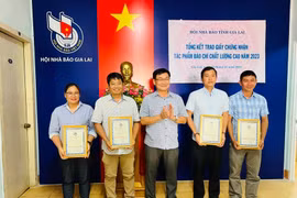 Hội Nhà báo tỉnh Gia Lai trao chứng nhận cho 30 tác phẩm báo chí chất lượng cao