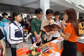 Ninh Bình: Hơn 2.000 học sinh tham gia ngày hội tư vấn hướng nghiệp - tuyển sinh đại học năm 2024