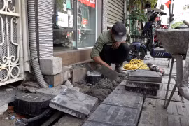 Hà Nội: Người dân ngao ngán cảnh vỉa hè “đào đi xới lại”