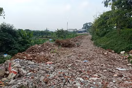 Yên Thường (Gia Lâm): Đổ trạc thải, phế thải, san lấp đất công để lập chợ tạm?