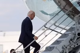 Tổng thống Biden lại mắc COVID, chiến dịch tranh cử càng thêm khó
