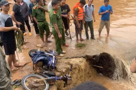 Bình Phước: ​​Sử dụng flycam tìm kiếm người đàn ông bị nước lũ cuốn trôi