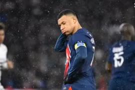Mbappe tịt ngòi, PSG thoát thua trước Rennes ở phút bù giờ cuối cùng