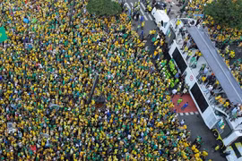 Cựu Tổng thống Brazil Bolsonaro tập hợp người ủng hộ để thể hiện sức mạnh