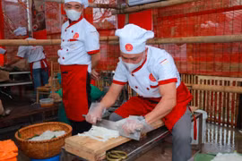 Tưng bừng ngày hội vinh danh nghề phở tại làng Vân Cù, Nam Định