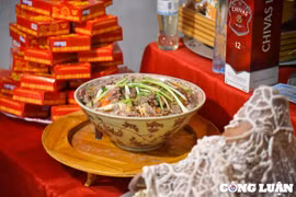 Người dân thích thú trải nghiệm các loại phở tại Festival Phở 2024