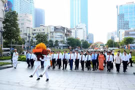 Lãnh đạo Đảng, Nhà nước và Hội Nhà báo Việt Nam dâng hoa tưởng niệm Chủ tịch Hồ Chí Minh