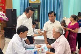 Quảng Nam: Khám bệnh miễn phí và tặng quà cho các gia đình nghèo, chính sách