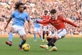 FA quyết định đổi trọng tài chính trận đấu giữa Man City - Man Utd