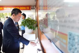 Chuyển đổi số: 'Lãnh đạo, chỉ đạo từ trên xuống nhưng thực hiện, tháo gỡ vướng mắc phải từ dưới lên'