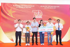 Trao giải Cuộc thi sáng tác tranh cổ động và logo kỷ niệm 70 năm Ngày Giải phóng Thủ đô