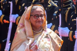 Con trai Thủ tướng Bangladesh: Bà Sheikh Hasina không từ chức