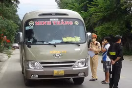 Thanh Hoá: Xuất hiện xe hợp đồng chạy tuyến cố định như xe khách?