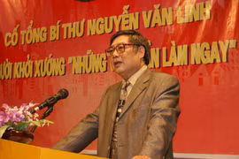 Cụ Lý cười hóm bày binh pháp viết phóng sự
