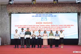 Hội Nhà báo thành phố Hà Nội khen thưởng các hội viên có thành tích xuất sắc