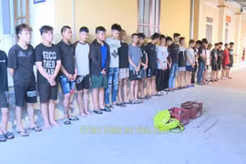 Khởi tố nhóm thanh, thiếu niên bịt mặt, mang hung khí đi giải quyết mâu thuẫn