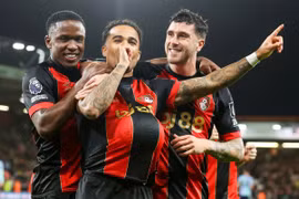 Arsenal thua đáng tiếc trước Bournemouth trong trận đấu thiếu người