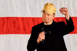Elon Musk hứa tặng 1 triệu USD cho người ký ủng hộ ông Trump