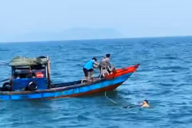 Đã tìm thấy thi thể người chồng, tiếp tục tìm kiếm người vợ mất tích trên biển Hà Tĩnh