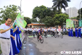 7.000 người tham gia đạp xe hưởng ứng Hành trình xanh 'Sắc sen Tây Hồ'