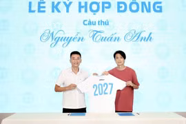 Cầu thủ Tuấn Anh ký hợp đồng 3 năm với Thép Xanh Nam Định