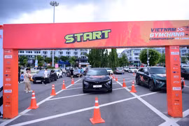 Tay đua Gymkhana bất ngờ với khả năng vận hành của VinFast VF 7