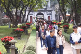 Người dân Hà Nội hân hoan, kỳ vọng đầu năm mới