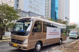 Chuyến xe mang hàng cứu trợ báo Sức khỏe và Đời sống đến với bà con vùng lũ