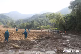 Số người mất tích đã giảm do có thông tin vẫn còn sống sau bão, lũ