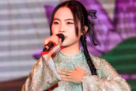 Phương Mỹ Chi, Tóc Tiên hát gây quỹ ủng hộ đồng bào bị bão lũ