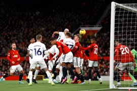 Tottenham khiến Man Utd chia điểm tại Old Trafford