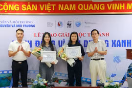 Tạp chí Tài nguyên và Môi trường trao giải Cuộc thi ảnh 'Hành động vì đại dương xanh'