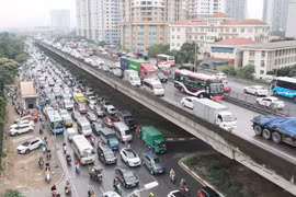 Hà Nội: Sửa chữa khe co giãn, thoát nước cầu cạn Vành đai 3 trên cao