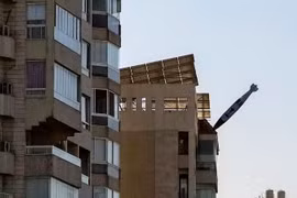 Cận cảnh quả bom do tiêm kích Israel phóng vào tòa nhà ở Beirut