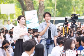 Báo Tuổi trẻ Thủ đô tổ chức tư vấn, hướng nghiệp cho các em học sinh về khối ngành sức khỏe - ngôn ngữ