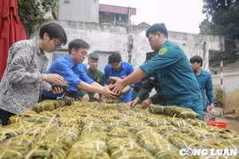 Hà Nội: Gói 1 nghìn chiếc bánh chưng tặng cho những người có hoàn cảnh khó khăn